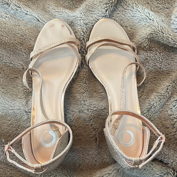 5/$25 rose gold glitter pumps - Picture 6 of 6